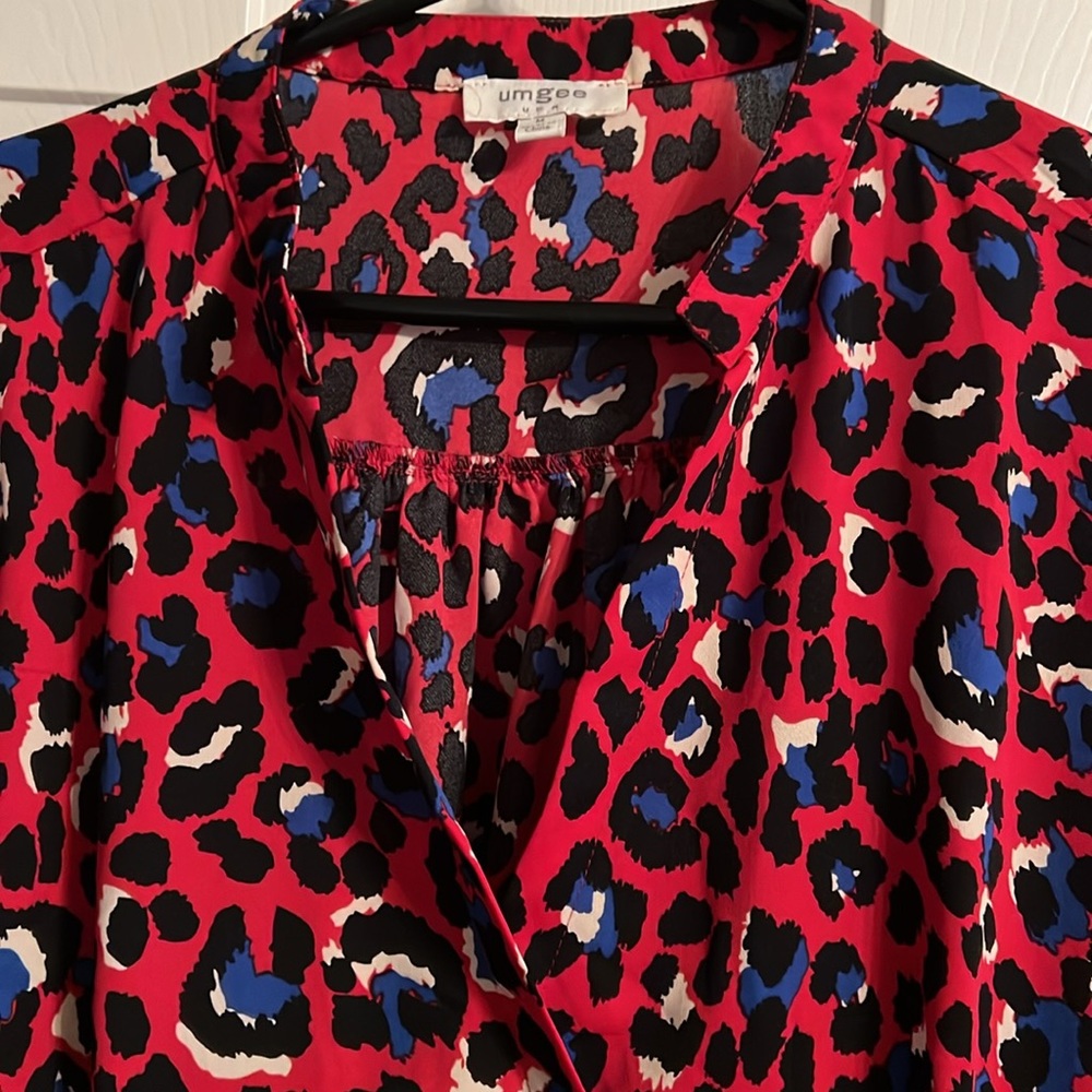 Beautiful tunic or dress with wide bell sleeves. Rec size down.
